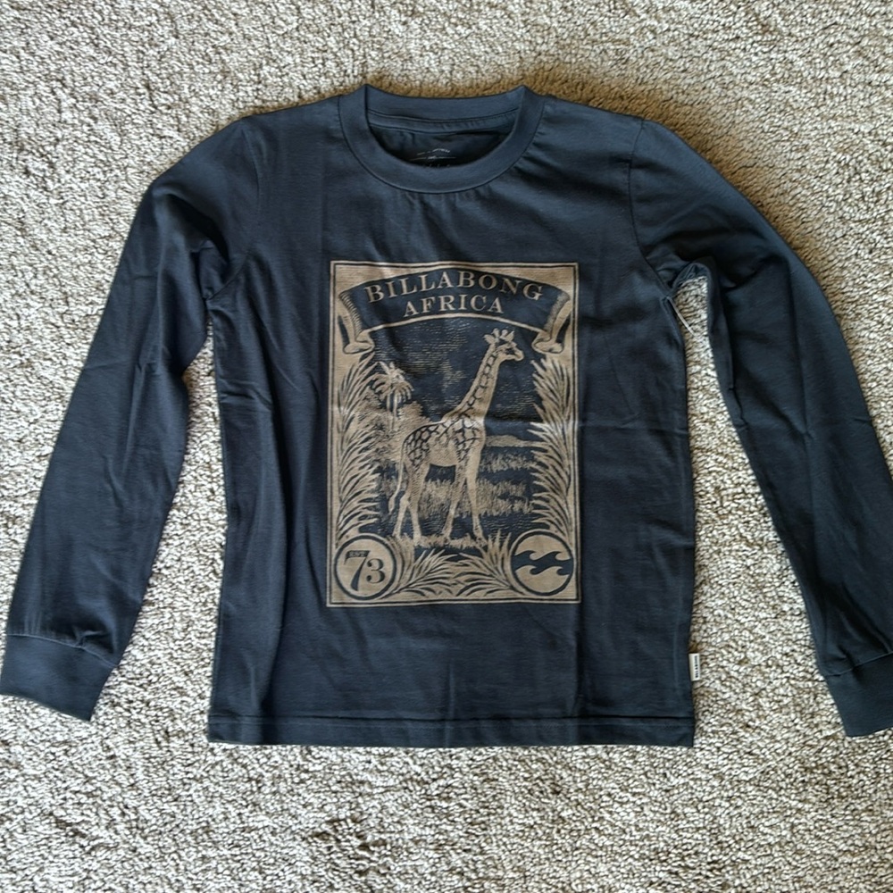 NWT. Billabong Africa shirt